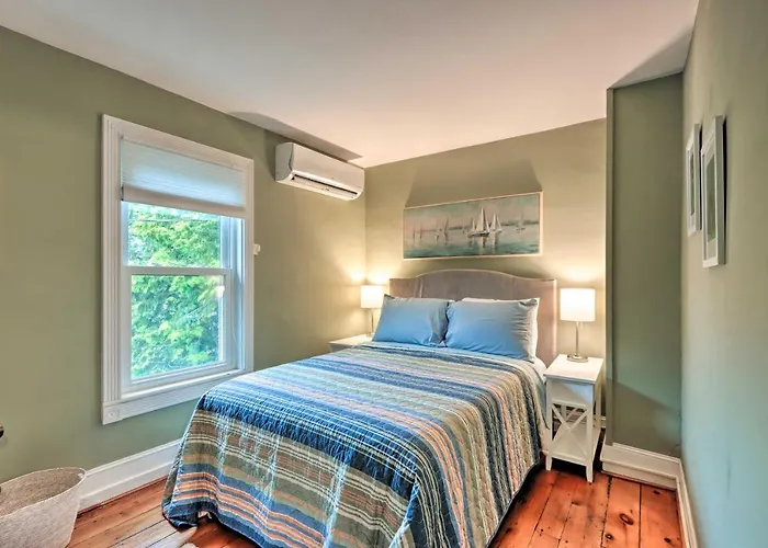 Charming Abode W/ Patio - Walk To Town + River!