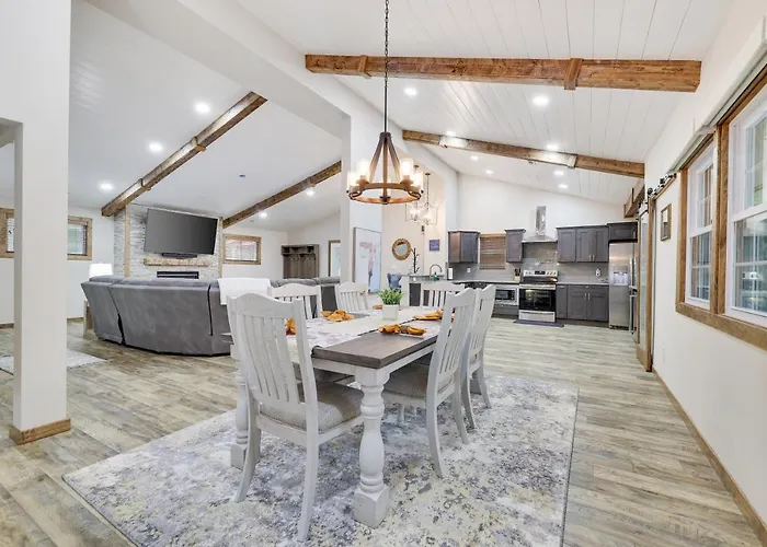 Whiskey Pines Retreat! Single Level Home, Outdoor Firepit, Ac, Bbq! Sleeps 9 In Lake Harmony!