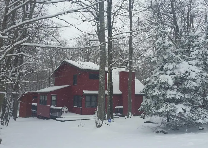 Chalet Renovated Near Casino, Camelback , Kalahari 4Bdrms Firepit Hot Tub Game Room