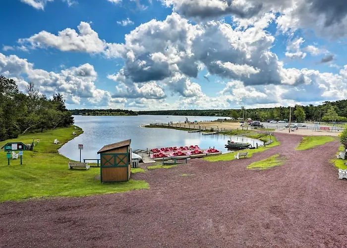 Walk To Pool & Lake: Albrightsville Vacation Home!